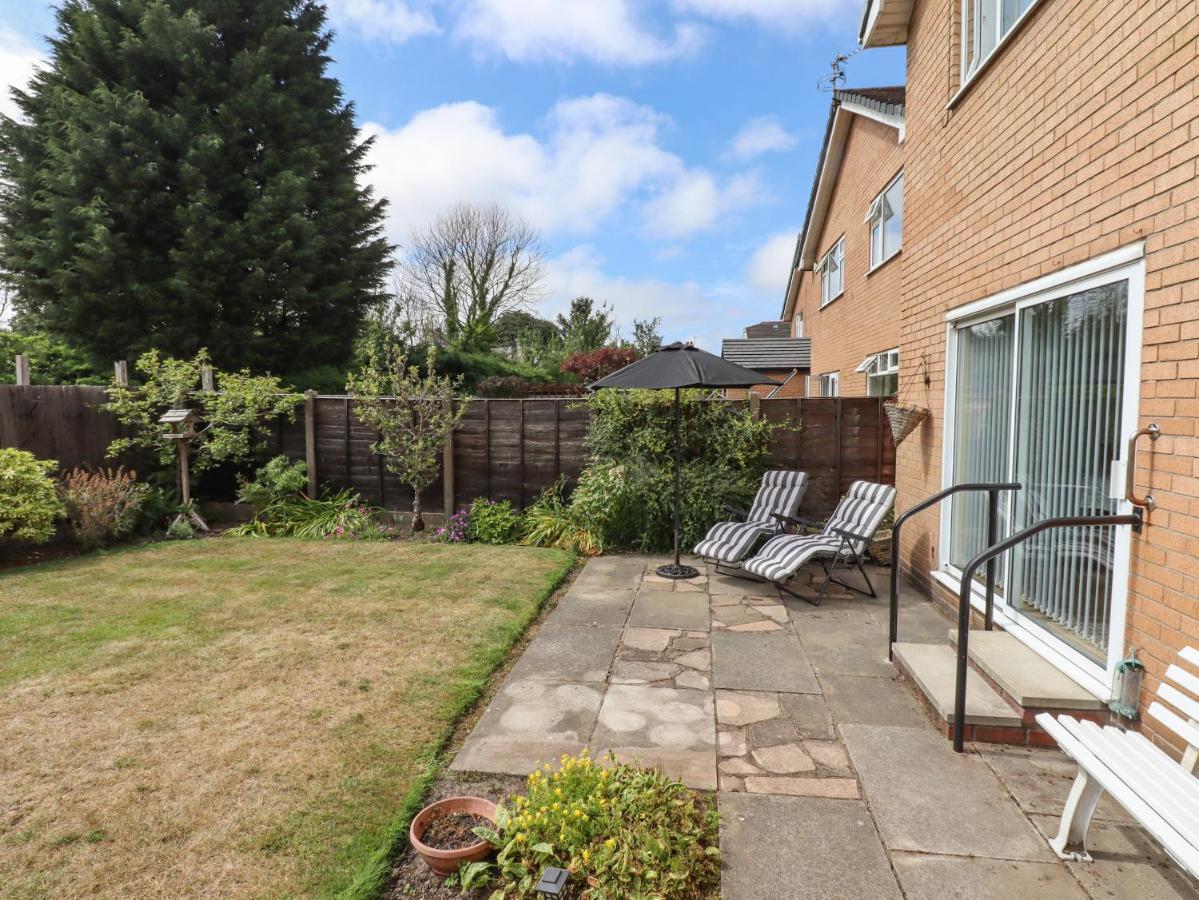 Spring Close Southport Exterior photo